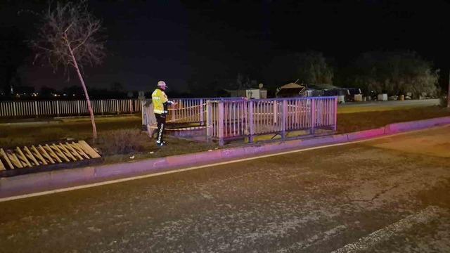 Eskişehir’de kontrolden çıkan otomobil sulama kanalına uçtu: 2 yaralı 4