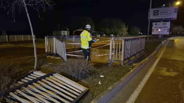 Eskişehir’de kontrolden çıkan otomobil sulama kanalına uçtu: 2 yaralı 3