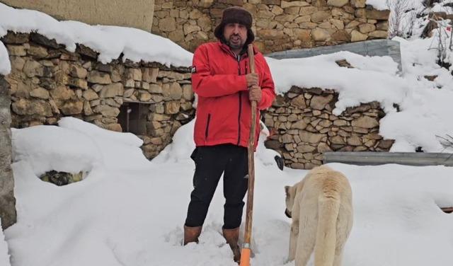 Erzincan&rsquo;da hava soğudu, y&uuml;ksek kesimlere kar yağdı 1