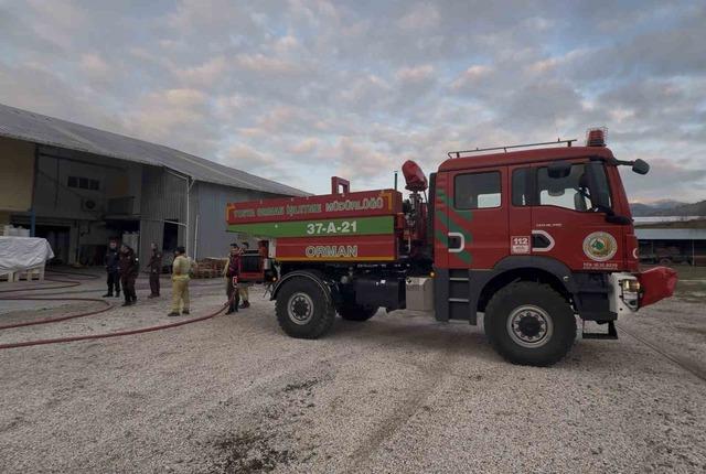 Kastamonu&rsquo;daki fabrika yangını kontrol altına alındı 3