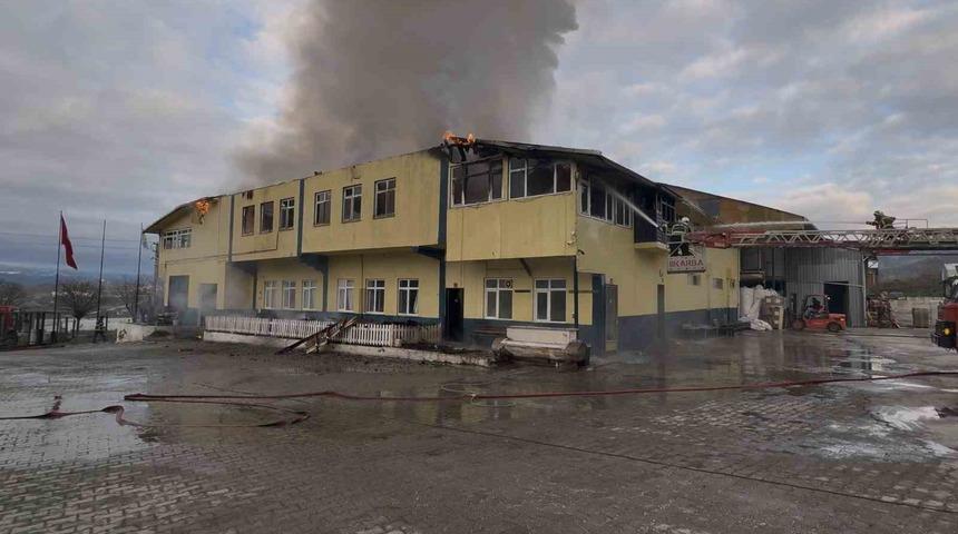 Kastamonu&rsquo;daki fabrika yangını kontrol altına alındı