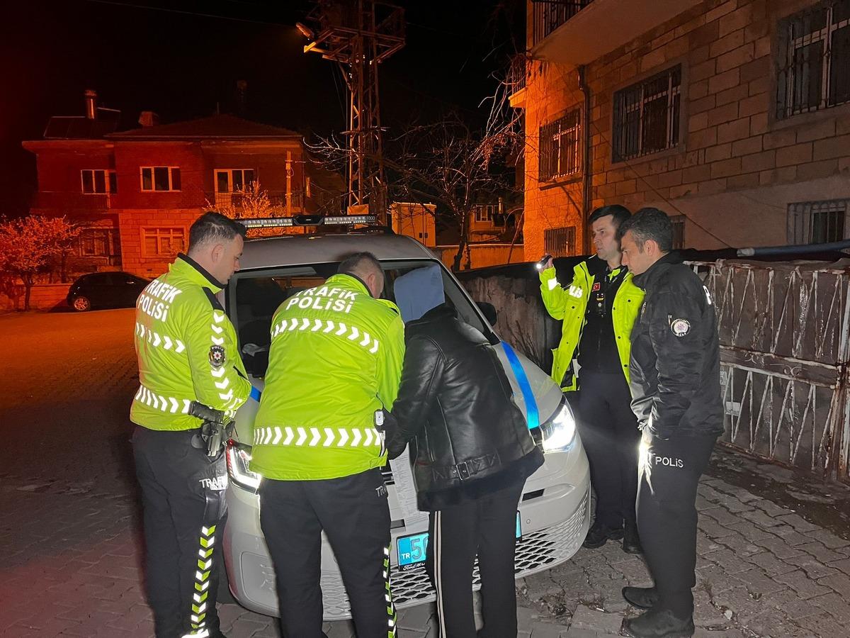 &Ouml;nce kaza yaptı, sonra arkadaşı arabayı ka&ccedil;ırdı! İlgin&ccedil; olayın adresi Nevşehir 1