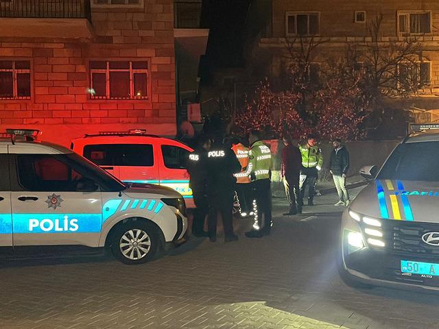 &Ouml;nce kaza yaptı, sonra arkadaşı arabayı ka&ccedil;ırdı! 