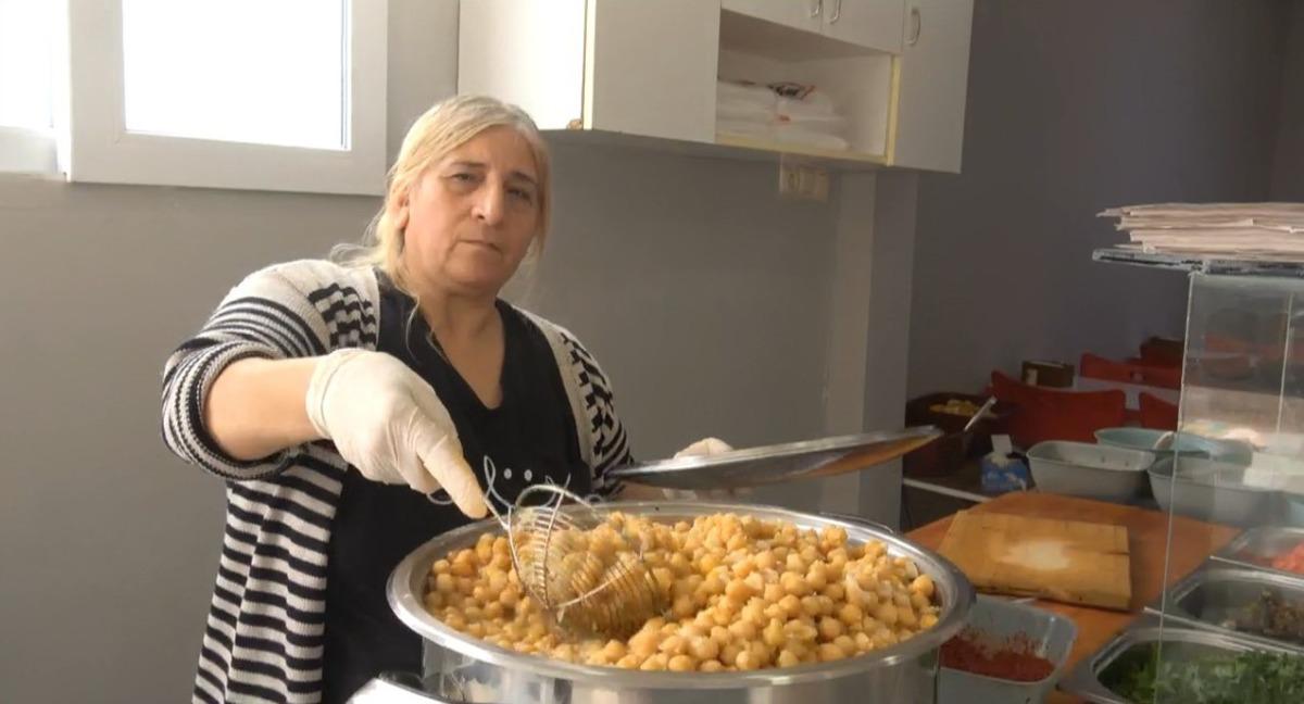 10 yıldır bu işi yapıyor! 90TL ye satıyor: Kapıda kuyruk oluyor 1