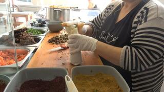 10 yıldır bu işi yapıyor! 90TL'ye satıyor: Kapıda kuyruk oluyor