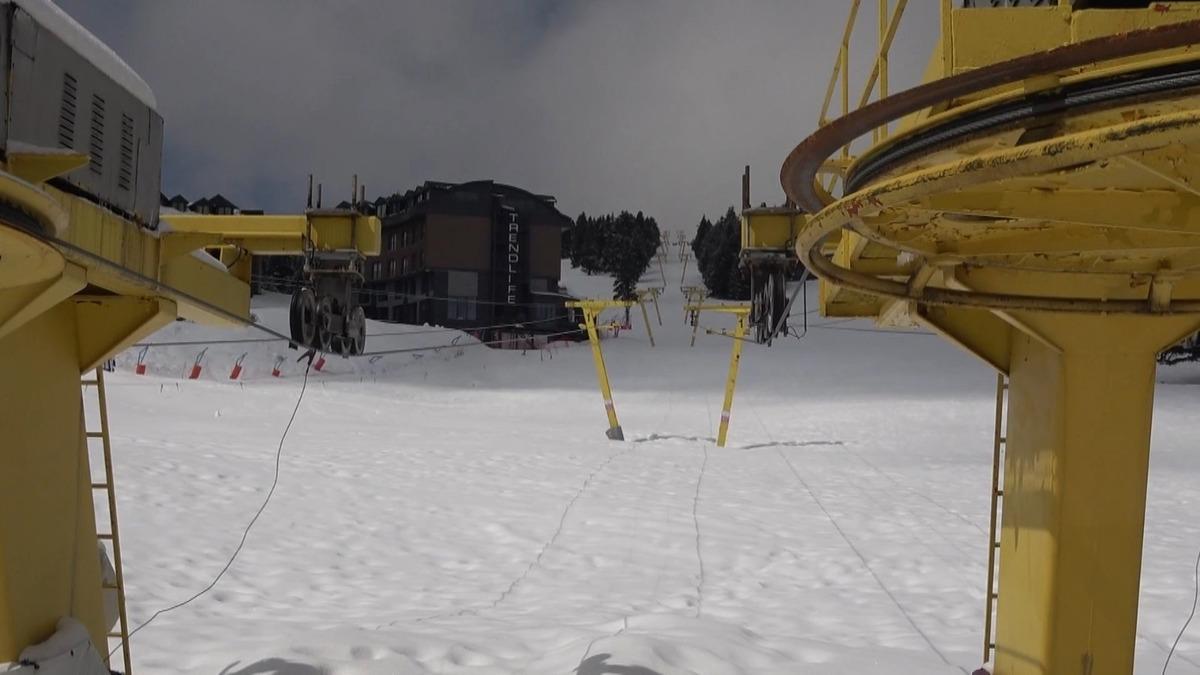 Türkiye nin "Beyaz Cennet"i boş kaldı! Kar var, tatilci yok 3