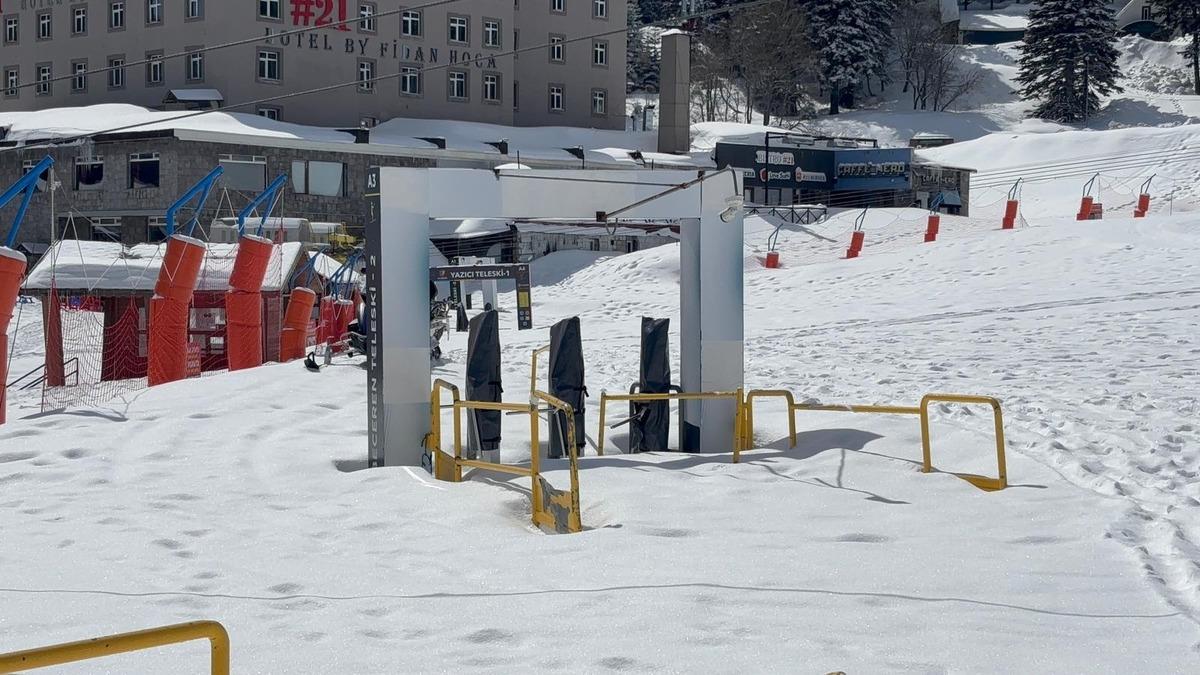 Türkiye nin "Beyaz Cennet"i boş kaldı! Kar var, tatilci yok 1