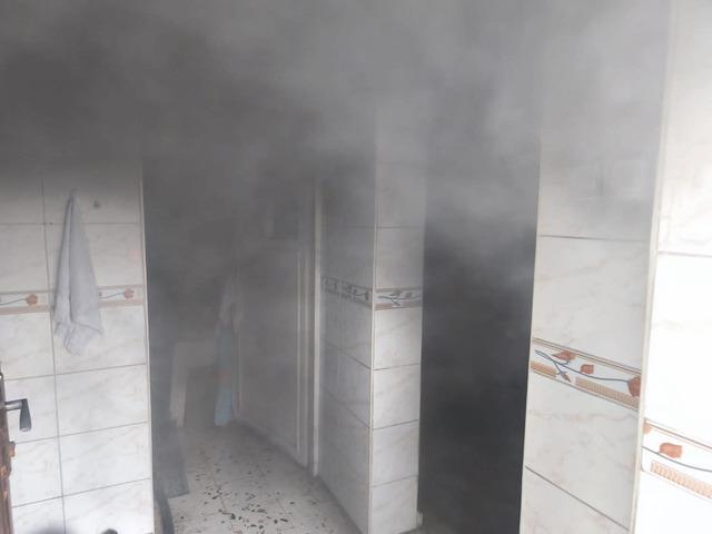 İskenderun&rsquo;da evin mutfağı alevlere teslim oldu 2