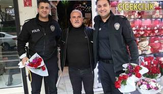 Kavga diye geldiler, &ccedil;i&ccedil;eklerle karşılandılar