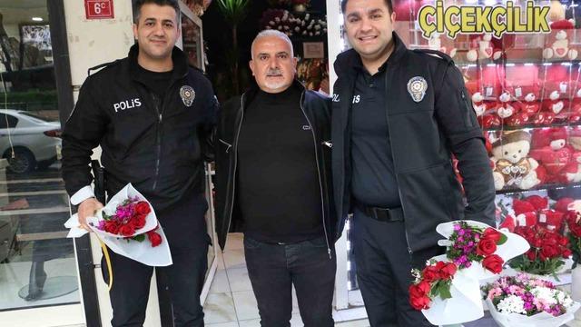 Kavga diye geldiler, çiçeklerle karşılandılar