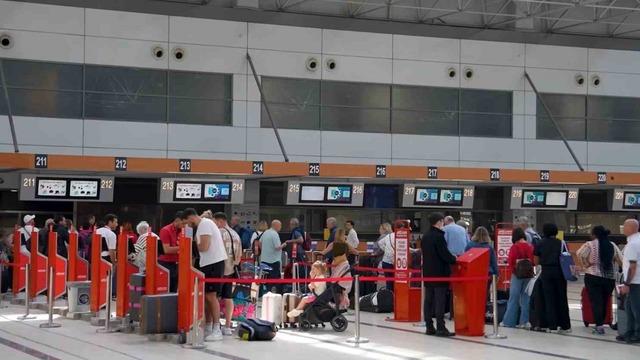 Bakan Uraloğlu: Antalya Havalimanımızın yıllık yolcu kapasitesini 35 milyondan 82 milyona yükselttik