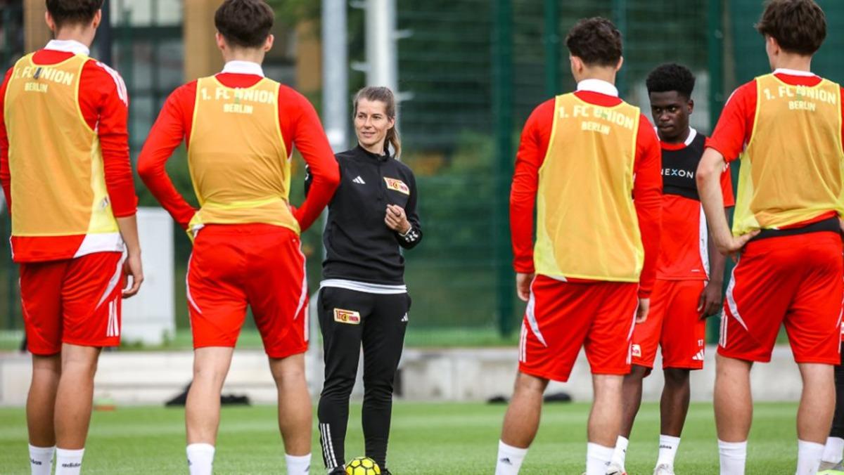 Bundesliga da devrim! İlk kadın teknik direkt&ouml;r Marie-Louise Eta 2