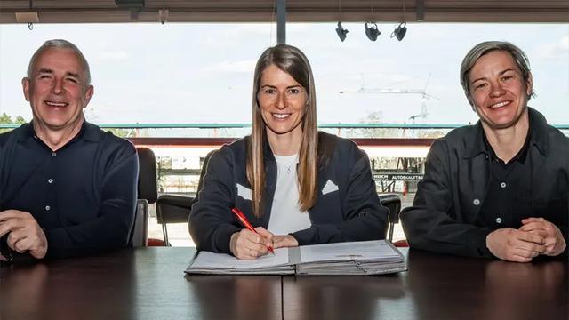 Bundesliga'da devrim! İlk kadın teknik direktör Marie-Louise Eta