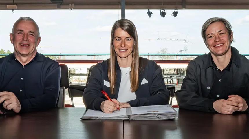 Bundesliga'da devrim! İlk kadın teknik direkt&ouml;r Marie-Louise Eta