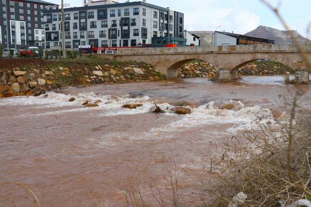 Fadlum &Ccedil;ayı Kızılırmak&rsquo;a rengini verdi 7
