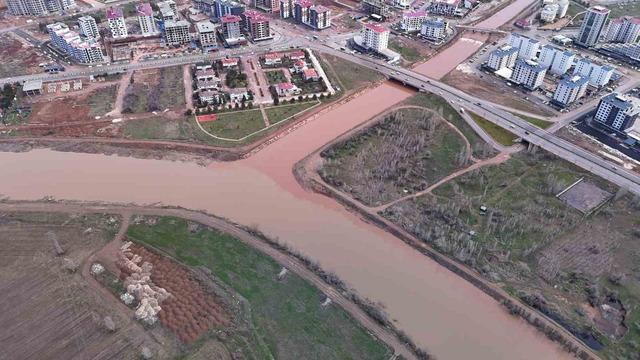 Fadlum &Ccedil;ayı Kızılırmak&rsquo;a rengini verdi 1