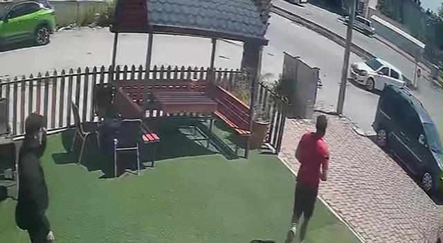 Otomobille motosiklet çarpıştı: 1 yaralı 2