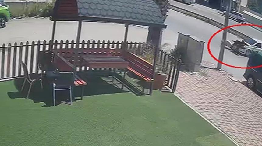 Otomobille motosiklet &ccedil;arpıştı: 1 yaralı