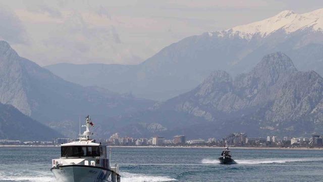 Suyun altını üstüne getiriyor, can kurtarmak için saniyelerle yarışıyorlar