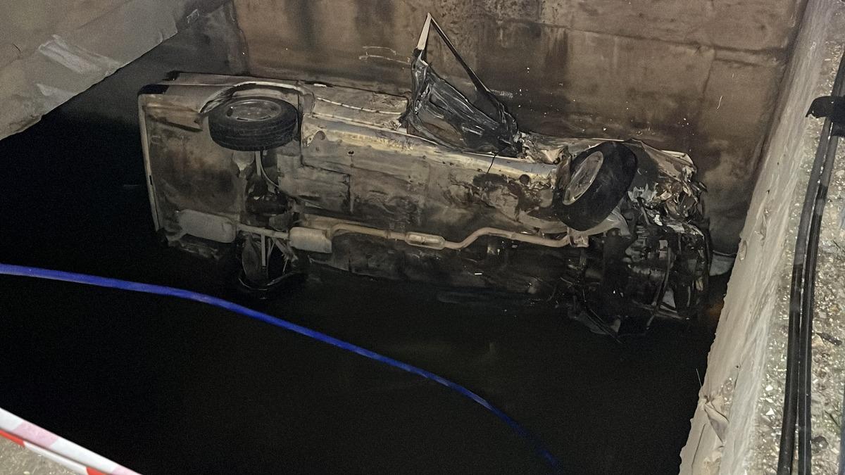 Eskişehir'de otomobil sulama kanalına düştü: 2 yaralı