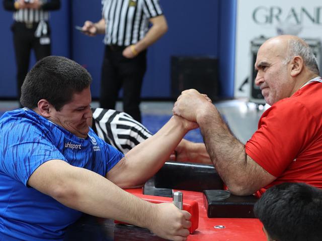 Bağcılarlı demir bileklerden b&uuml;y&uuml;k başarı: 14 madalya kazandılar