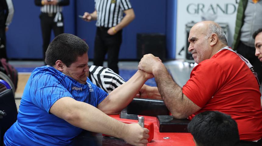 Bağcılarlı demir bileklerden b&uuml;y&uuml;k başarı: 14 madalya kazandılar