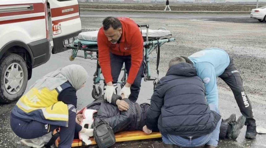 Aksaray&rsquo;da otomobil ile motosiklet &ccedil;arpıştı: 1 yaralı