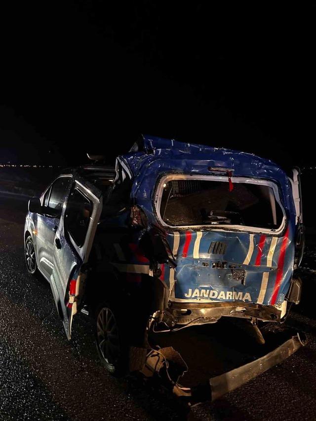 Aşkale&rsquo;de zincirleme kaza: 4 jandarma personeli yaralandı 2