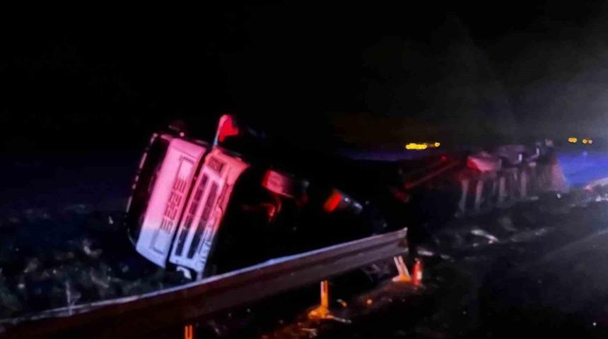 Aşkale&rsquo;de zincirleme kaza: 4 jandarma personeli yaralandı