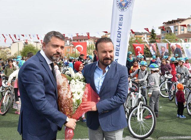 İzmit Belediyesi, Kandıralı çocuklara bisiklet dağıttı