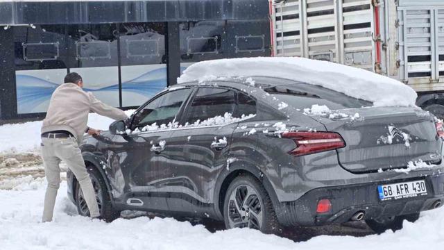 Kar durmak bilmiyor! 82 köy yolu ulaşıma kapandı 3