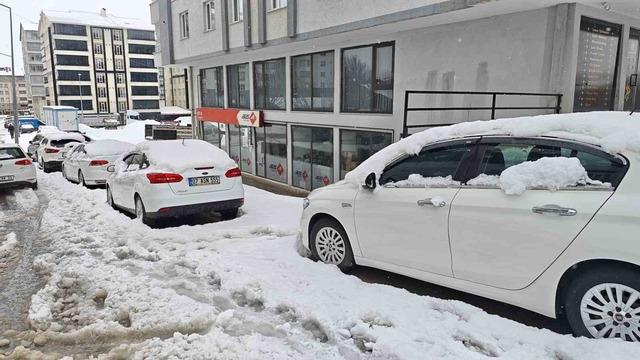 Kar durmak bilmiyor! 82 köy yolu ulaşıma kapandı 2