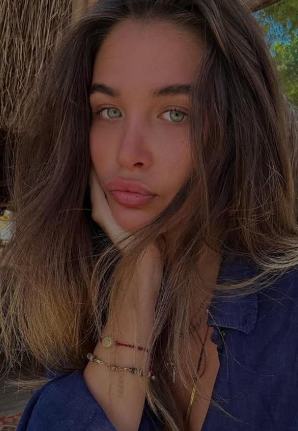 Emre Kınay ve Emine &Uuml;n &uuml;n kızı Duru g&uuml;zelliğiyle mest etti!  Annesinin aynısı   4