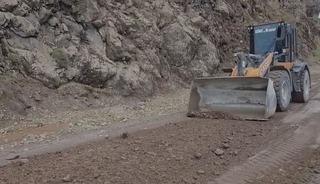 Elazığ&rsquo;da heyelan nedeniyle kapanan k&ouml;y yolu yeniden ulaşıma a&ccedil;ıldı