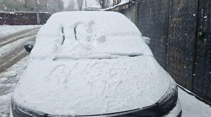 Bulanık&rsquo;ta nisan ayında kar s&uuml;rprizi