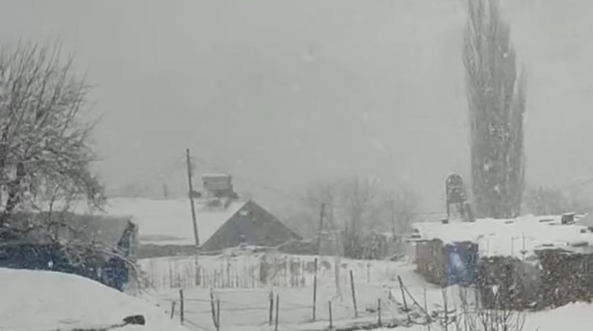 Siirt&rsquo;te nisan ayında kar s&uuml;rprizi