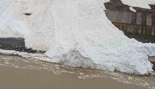 Hakkari&rsquo;de &ccedil;ığ Zap Suyu&rsquo;nun &ouml;n&uuml;n&uuml; kesti