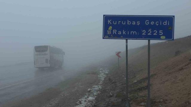 Van’da 50 yerleşim yerinin yolu kapalı 3