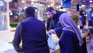 Yasağa g&uuml;nler kala sezonun son balıkları vatandaşla buluşuyor