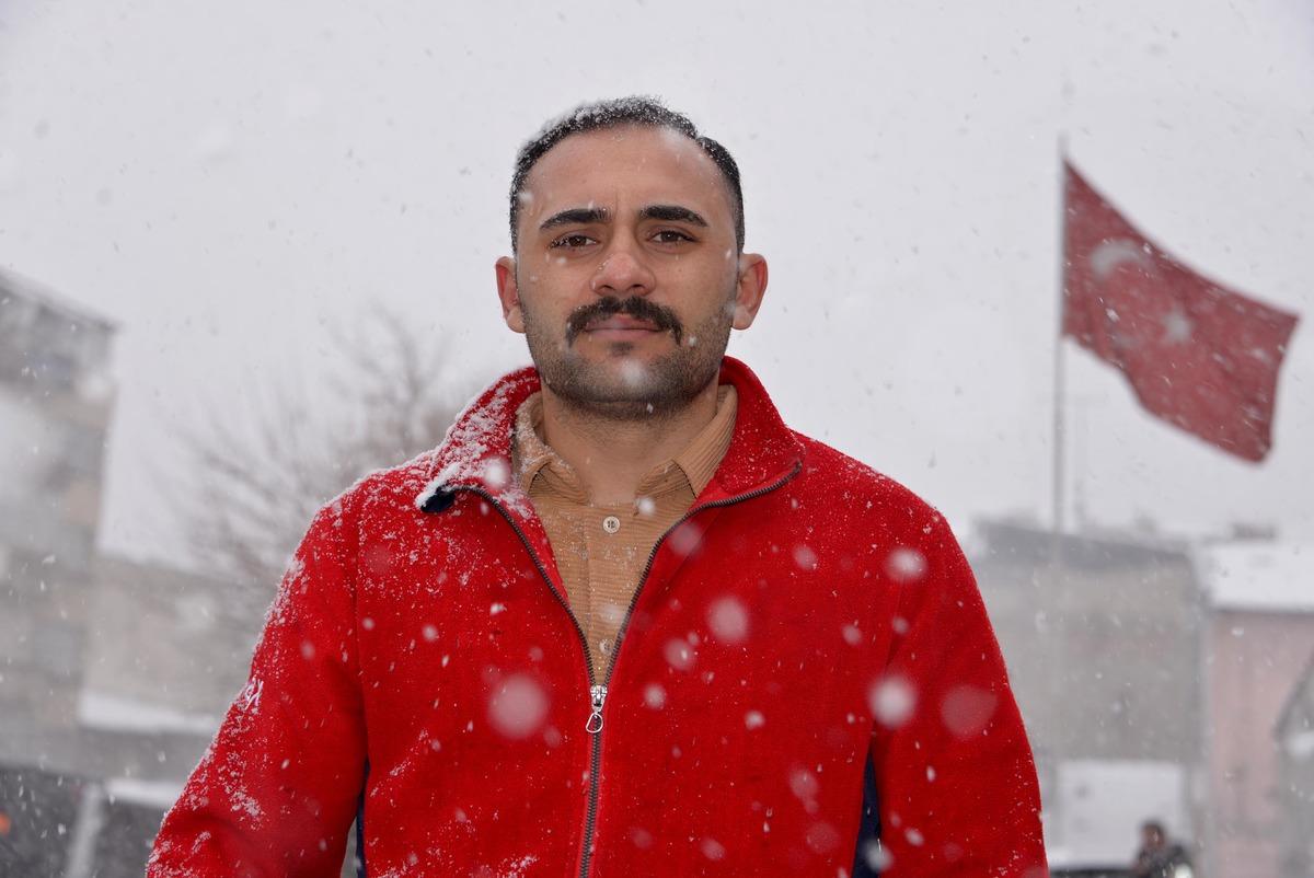 T&uuml;rk bayrağını o halde g&ouml;r&uuml;nce hi&ccedil; d&uuml;ş&uuml;nmeden harekete ge&ccedil;ti 2