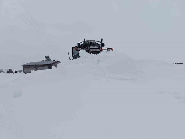 Iğdır’da nisan ayında karla mücadele 1