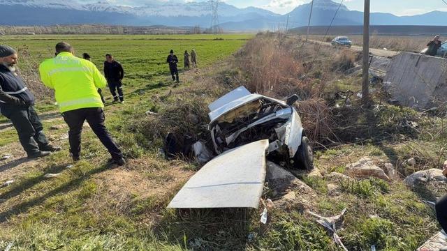 Kontrolden çıkan otomobil şarampole yuvarlandı: 2 yaralı