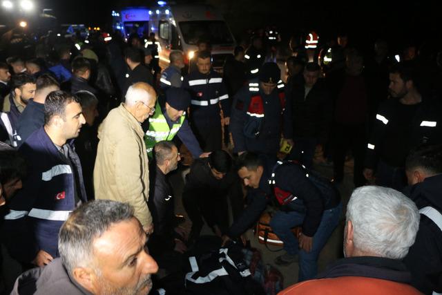 Trafik kazasında hayatını kaybeden maden işçisi Malatya da toprağa verildi 2