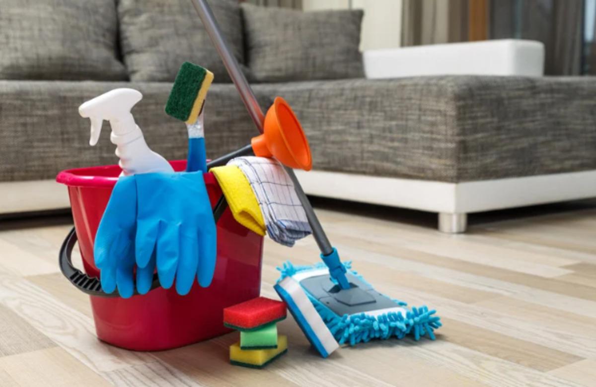 Parkeleri &ccedil;izmeden ve parlatarak moplamanın p&uuml;f noktaları 9