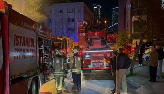 Kağıthane&rsquo;de 5 katlı iş hanında yangın