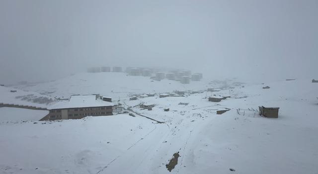 Y&uuml;ksekova nisan ayında karla kaplandı 10