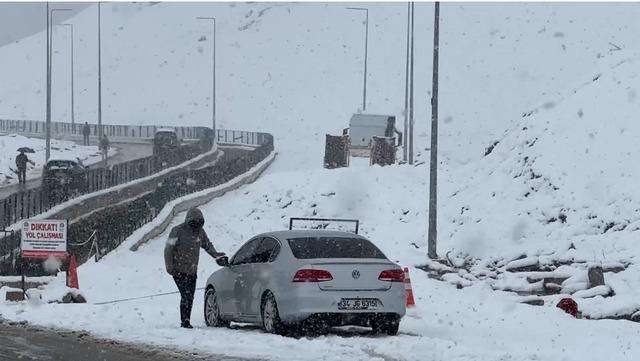 Y&uuml;ksekova nisan ayında karla kaplandı 6