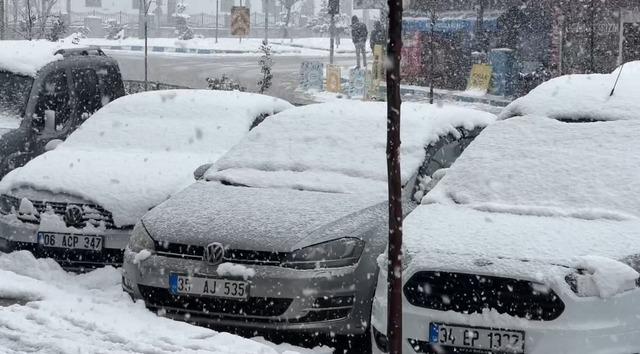 Y&uuml;ksekova nisan ayında karla kaplandı 4