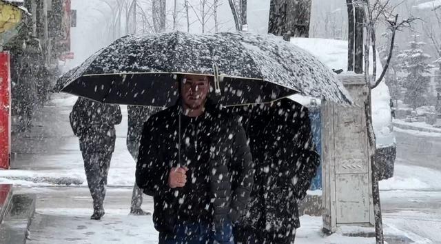 Y&uuml;ksekova nisan ayında karla kaplandı 3