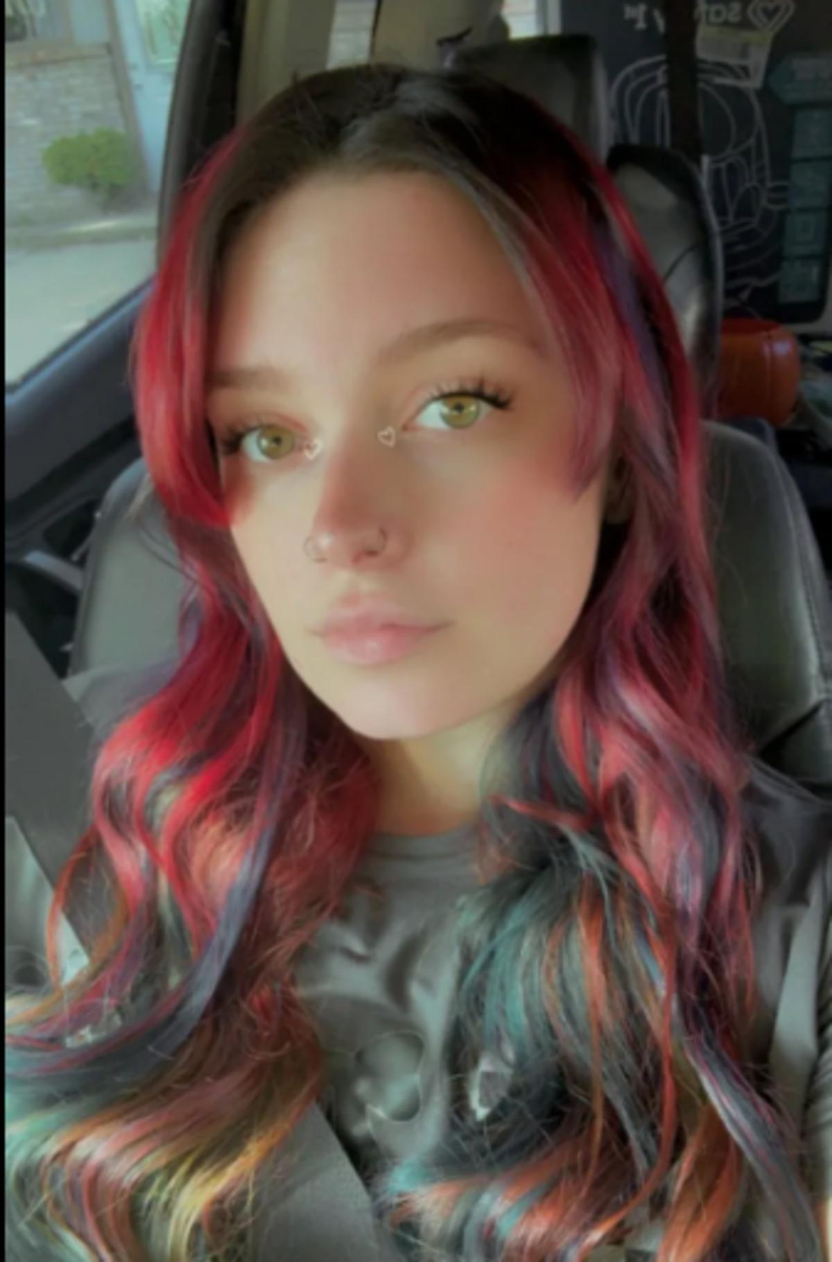 N&ouml;bet ge&ccedil;irirken k&ouml;peği y&uuml;z&uuml;n&uuml; par&ccedil;aladı! 2